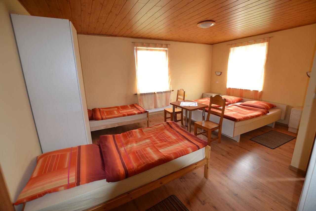 Zagroda Agroturystyczna Wiecha Mieroszow Extérieur photo