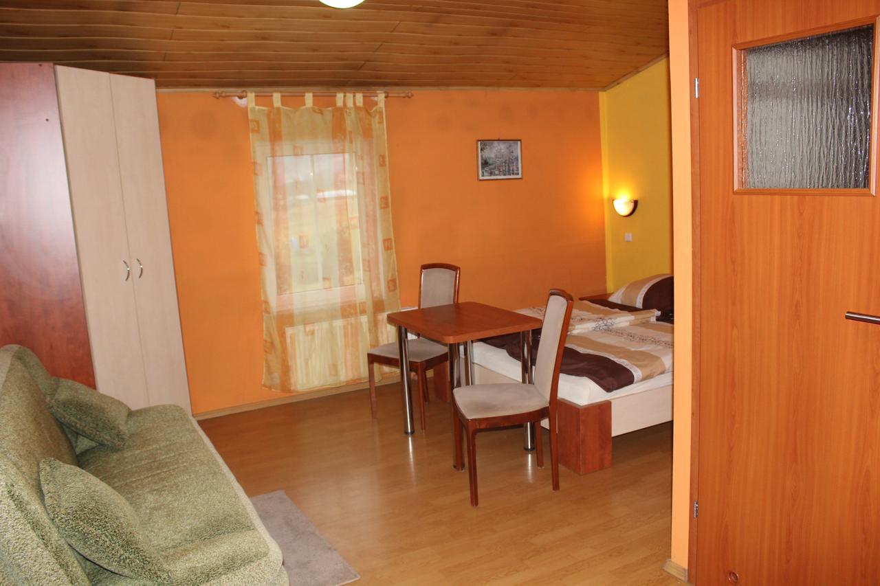 Zagroda Agroturystyczna Wiecha Mieroszow Extérieur photo