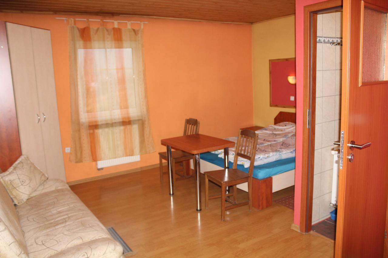 Zagroda Agroturystyczna Wiecha Mieroszow Extérieur photo