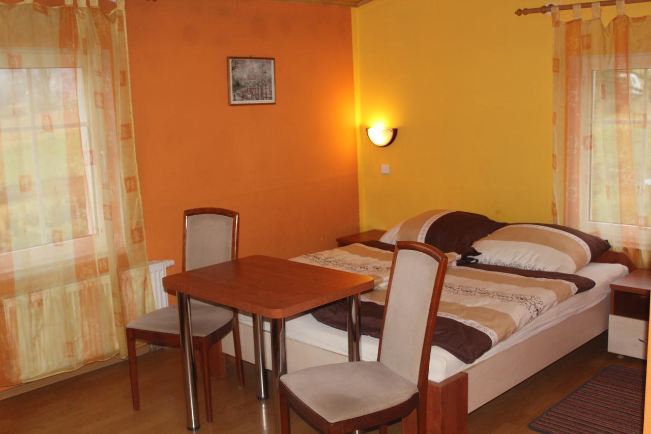 Zagroda Agroturystyczna Wiecha Mieroszow Extérieur photo