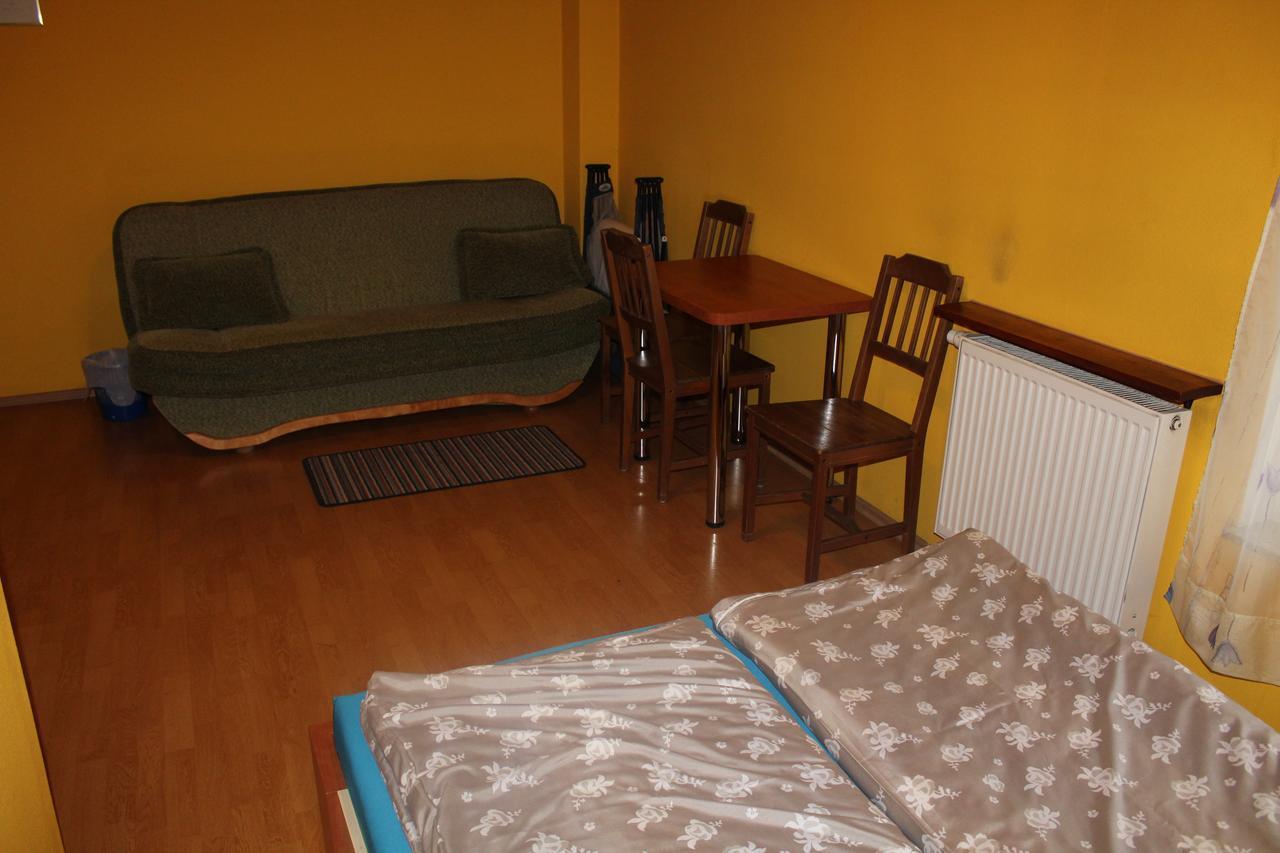 Zagroda Agroturystyczna Wiecha Mieroszow Extérieur photo