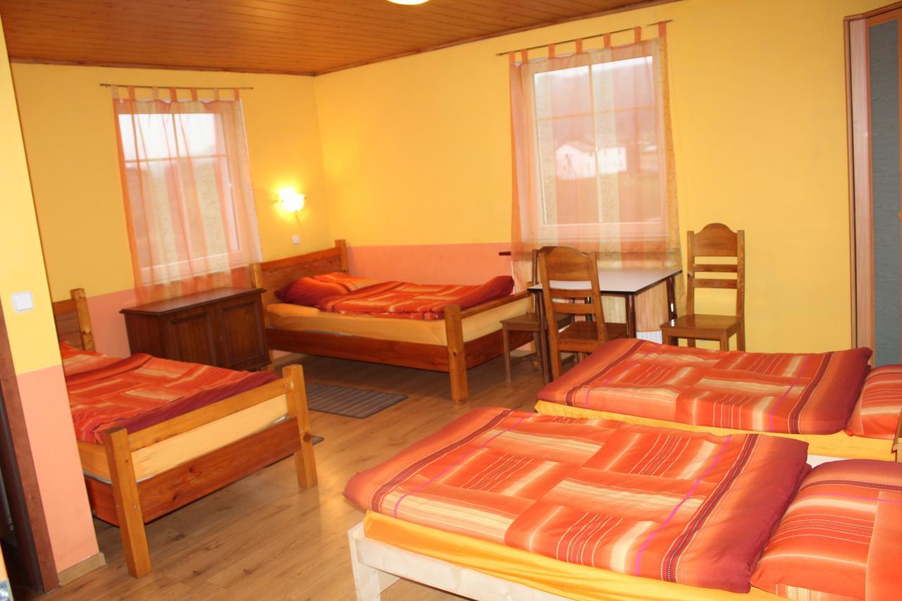 Zagroda Agroturystyczna Wiecha Mieroszow Extérieur photo