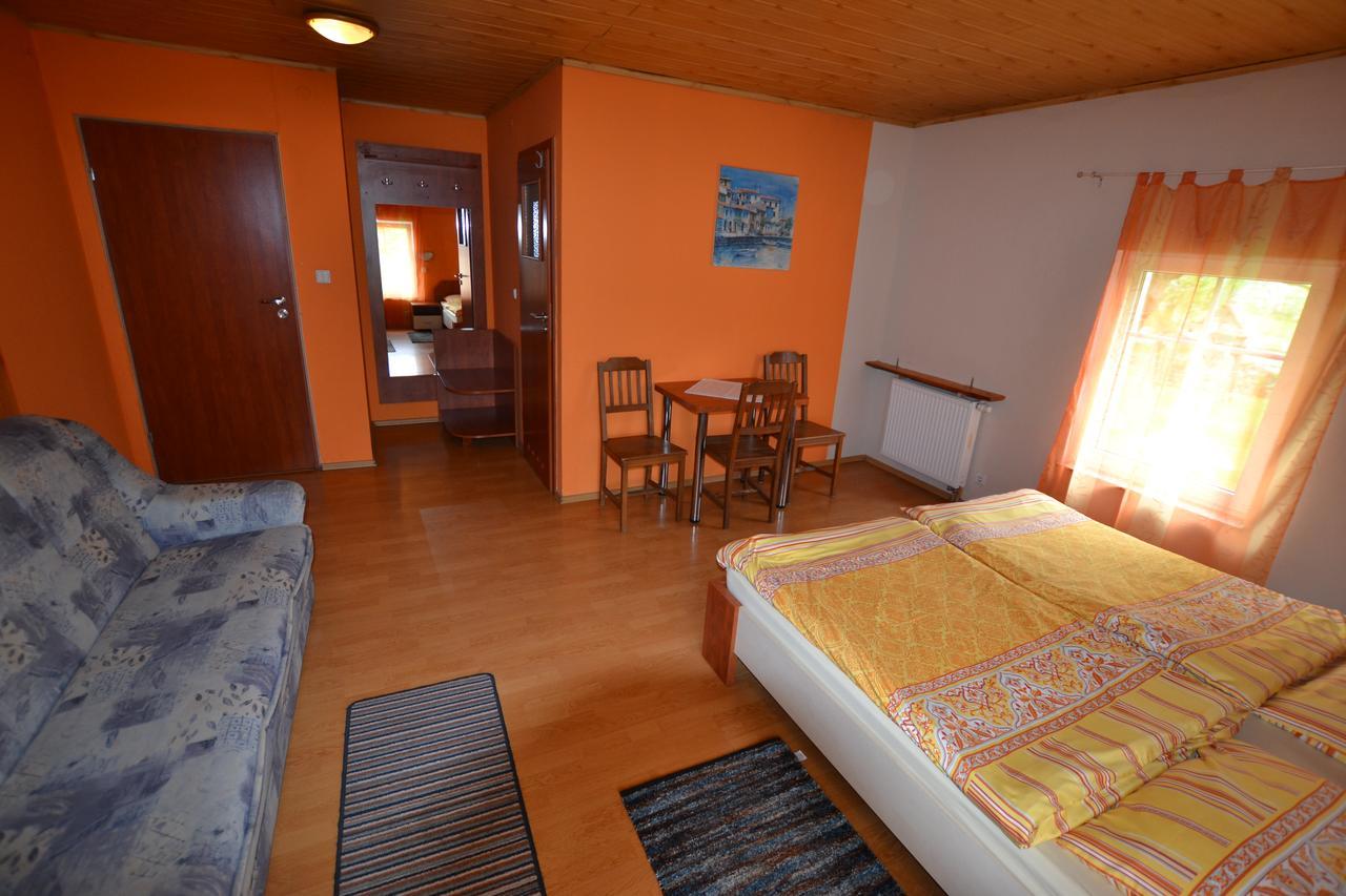 Zagroda Agroturystyczna Wiecha Mieroszow Extérieur photo