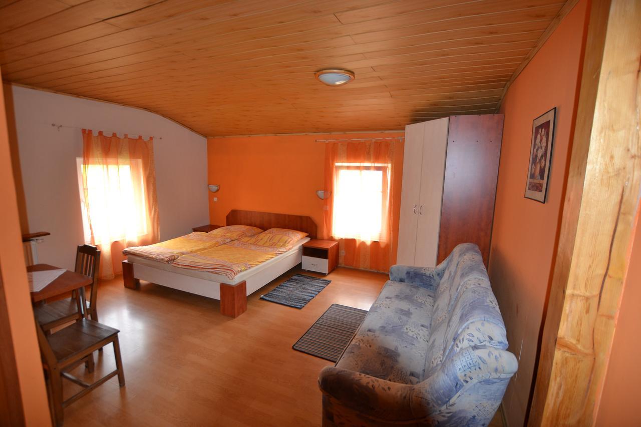 Zagroda Agroturystyczna Wiecha Mieroszow Extérieur photo